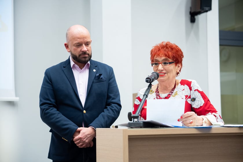 52. Wrocławska Księga Pamięci uhonorowała zasłużonych działaczy różnych dziedzin. Na zdjęciu Jacek Sutryk i Wanda Ziembicka - Has