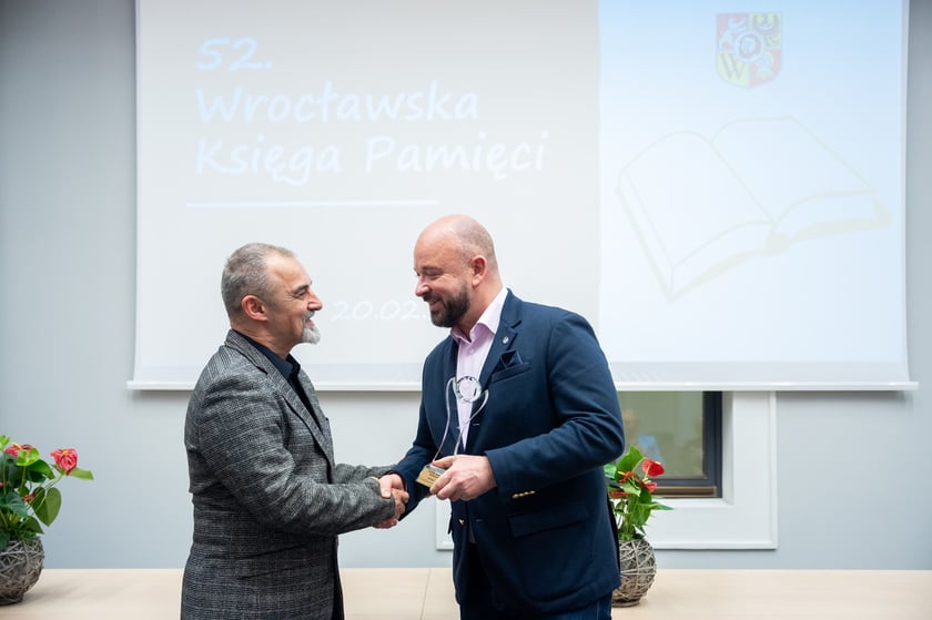 52. Wrocławska Księga Pamięci uhonorowała zasłużonych działaczy różnych dziedzin. Juliusz Woźny i Jacek Sutryk