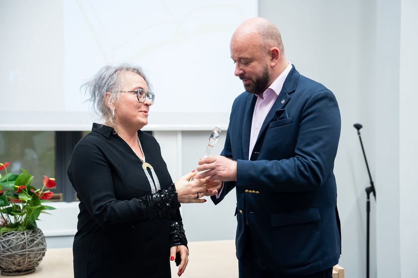 52. Wrocławska Księga Pamięci uhonorowała zasłużonych działaczy różnych dziedzin. Na zdjęciu Katarzyna Kaczorowska i Jacek Sutryk