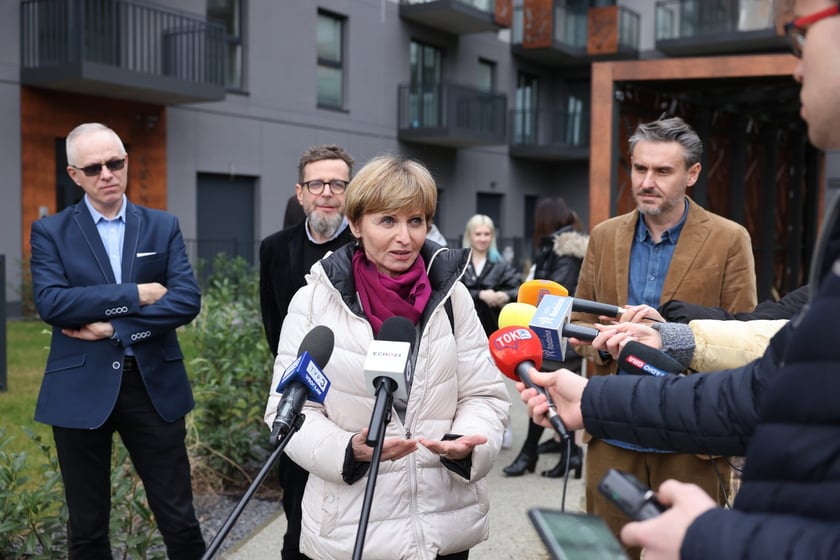 Młodzi ludzie wychowani w pieczy zastępczej wprowadzili się do mieszkań na wrocławskim Szczepinie