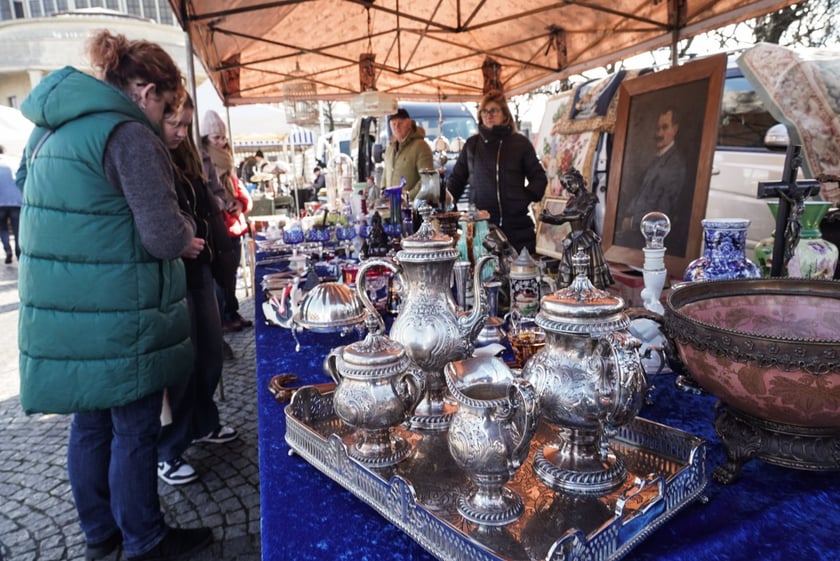 Giełda staroci pod Iglicą 24 lutego