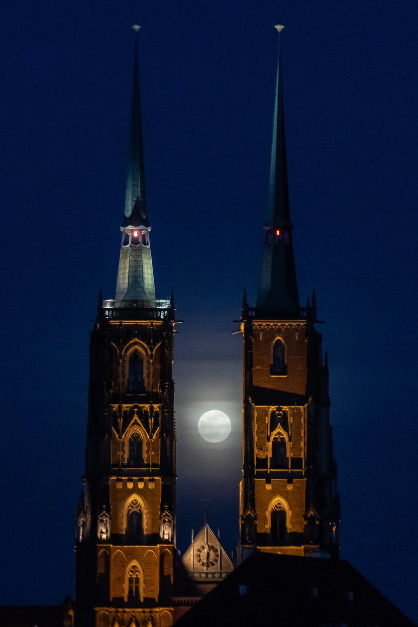 Pełnia Śnieżnego Księżyca 24 lutego we Wrocławiu