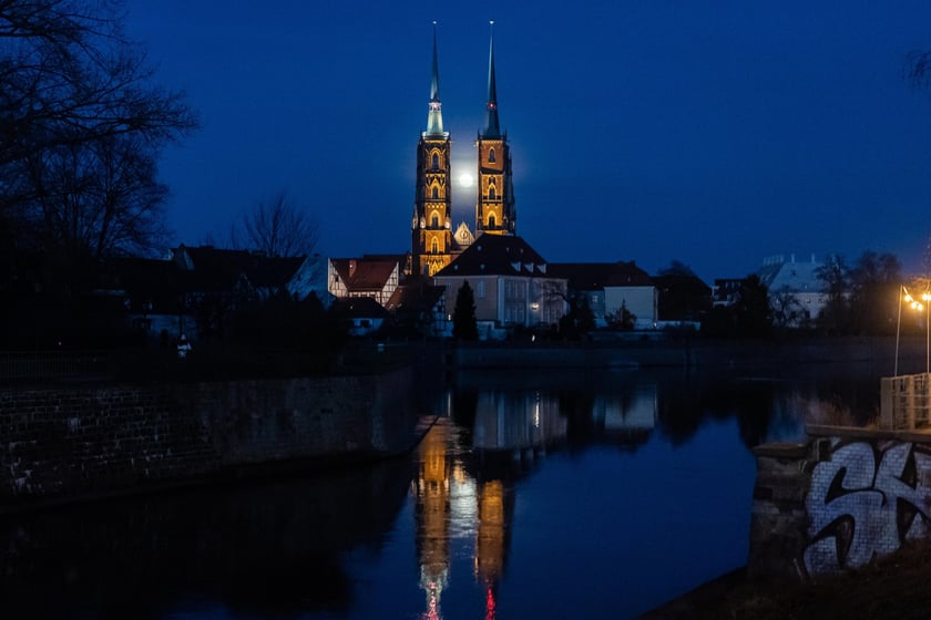 Pełnia Śnieżnego Księżyca 24 lutego we Wrocławiu