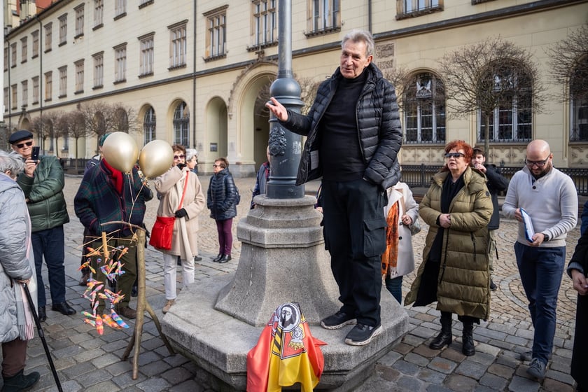 Odsłonięcie krasnala Stanisława Wolskiego