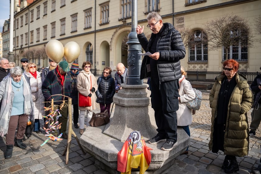 Odsłonięcie krasnala Stanisława Wolskiego