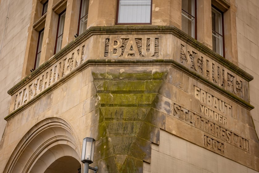 Ołbin. Dawna Królewska Szkoła Rzemiosł Budowlanych i Wyższa Szkoła Budowy Maszyn, dziś Wydział Architektury PWr. 