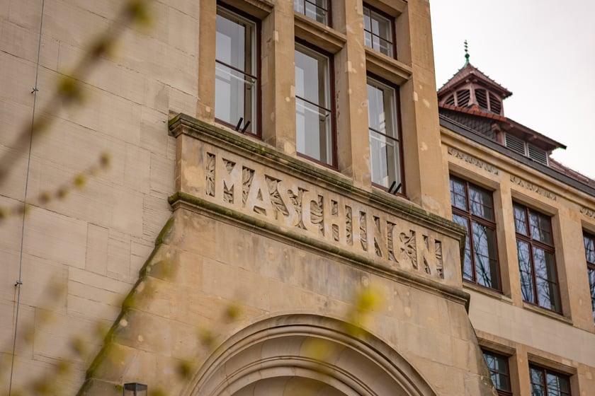 Ołbin. Jednym z najbardziej okazałych obiektów tej okolicy jest dawna Królewska Szkoła Rzemiosł Budowlanych i Wyższa Szkoła Budowy Maszyn, dziś Wydział Architektury Politechniki Wrocławskiej. 