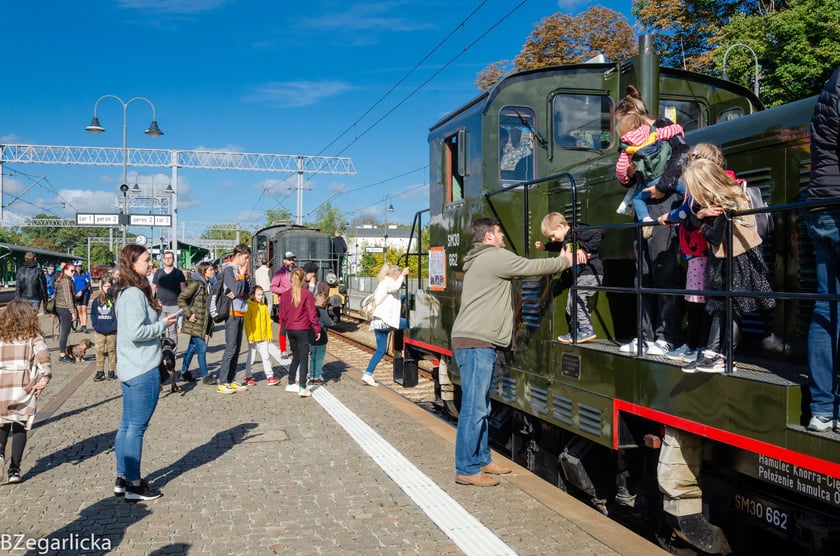 Wystawa lokomotyw i wagonów zorganizowana przez Klub Sympatyków Kolei we Wrocławiu