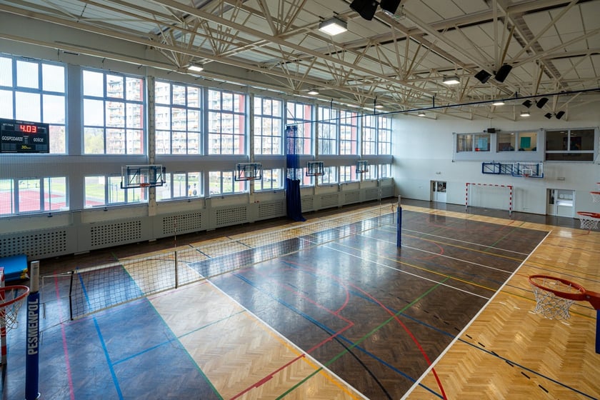 Szkoła Podstawowa nr 3 przy ulicy Bobrzej - sala gimnastyczna