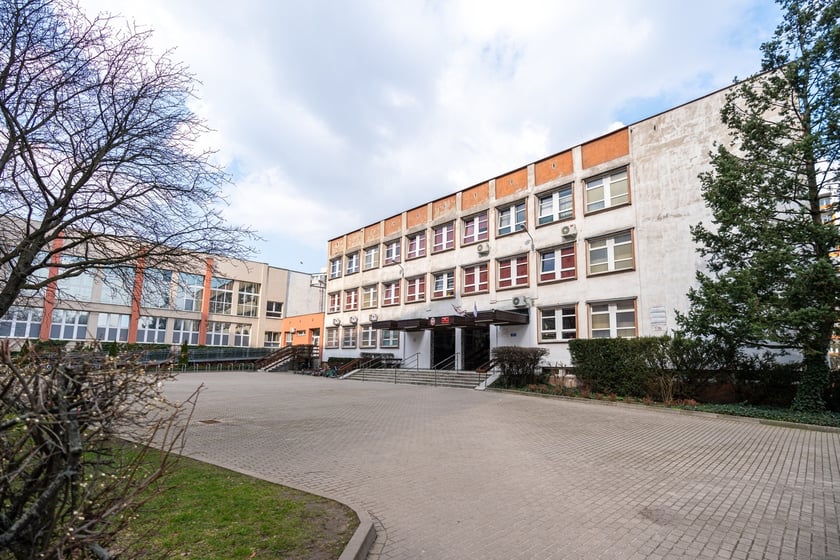 Szkoła Podstawowa nr 3 przy ulicy Bobrzej