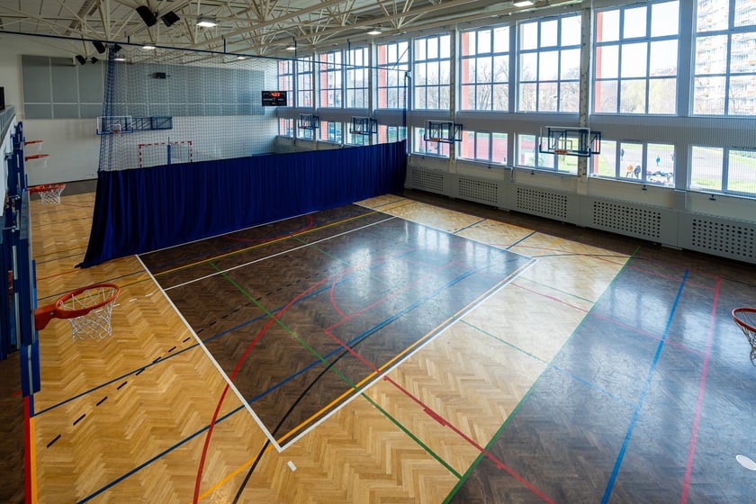 Szkoła Podstawowa nr 3 przy ulicy Bobrzej - sala gimnastyczna