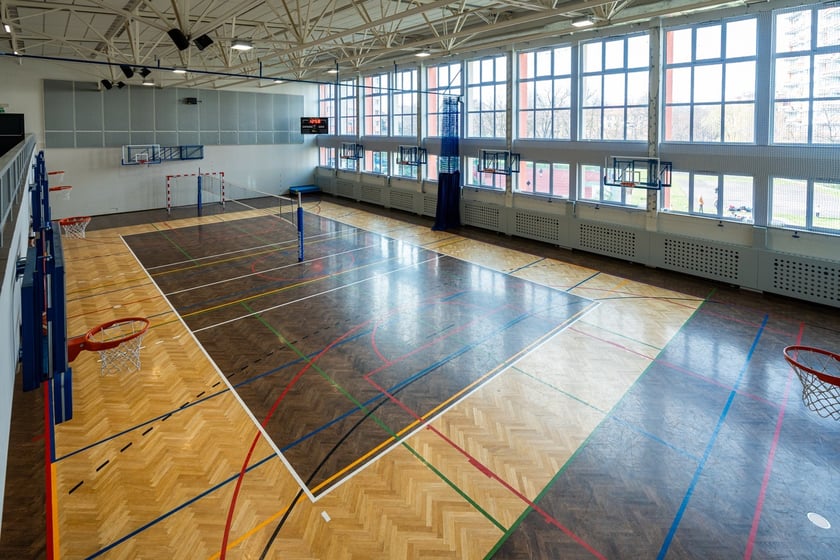 Szkoła Podstawowa nr 3 przy ulicy Bobrzej - sala gimnastyczna