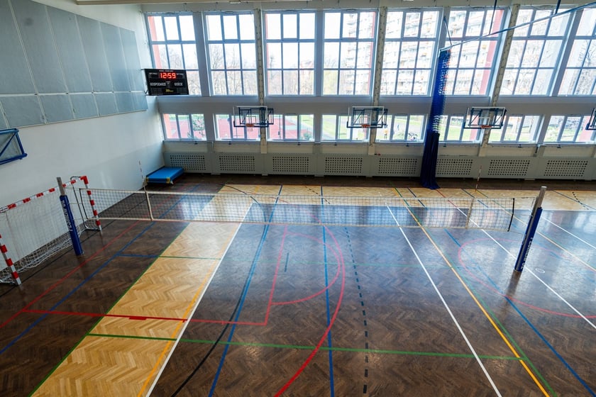 Szkoła Podstawowa nr 3 przy ulicy Bobrzej - sala gimnastyczna