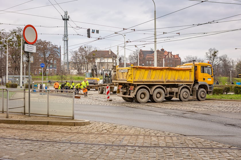 Remont torowiska na placu Powstańców Wielkopolskich. Wrocław, 9 marca 2024