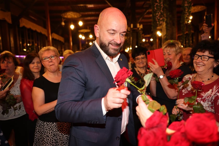 Bal z okazji Dnia Kobiet - Rock'n'rollowa Dama - lata 50. w Restauracji Letniej