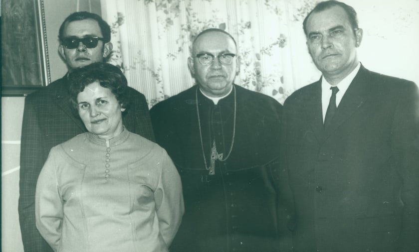 Bolesław Kominek z siostrą, szwagrem i siostrzeńcem