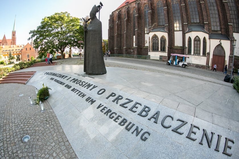 pomnik kardynała Kominka na Ostrowie Tumskim
