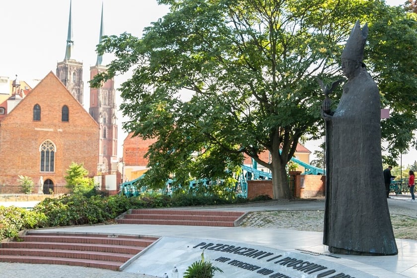 pomnik kardynała Kominka na Ostrowie Tumskim