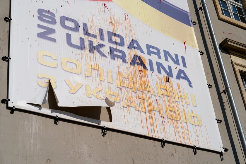 Uszkodzenia budynku Urzędu Wojewódzkiego po demonstracji rolników