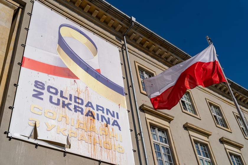 Uszkodzenia budynku Urzędu Wojewódzkiego po demonstracji rolników