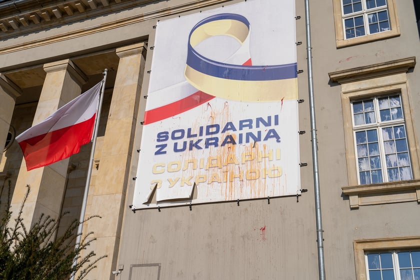 Uszkodzenia budynku Urzędu Wojewódzkiego po demonstracji rolników
