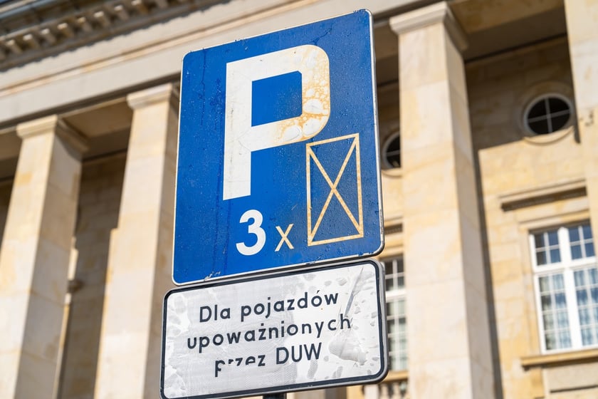 Uszkodzenia budynku Urzędu Wojewódzkiego po demonstracji rolników