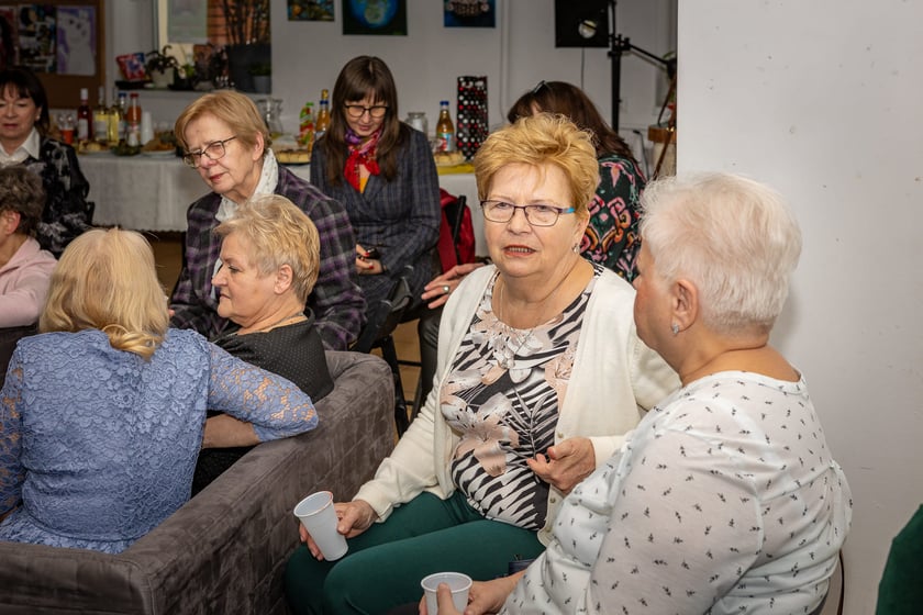 Dzień Kobiet w Rewirze Twórczym na Swojczycach, spotkanie z prezydentem Wrocławia Jackiem Sutrykiem