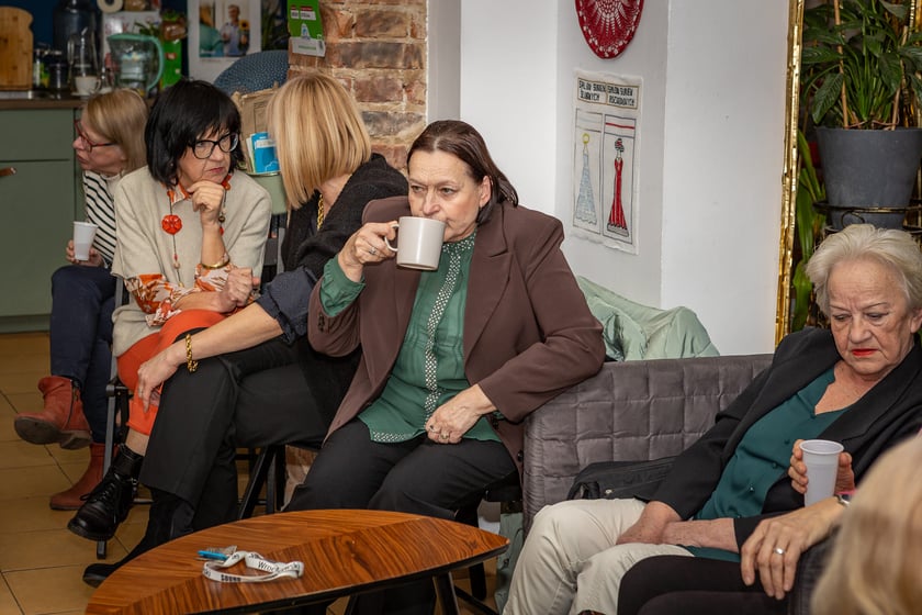 Dzień Kobiet w Rewirze Twórczym na Swojczycach, spotkanie z prezydentem Wrocławia Jackiem Sutrykiem