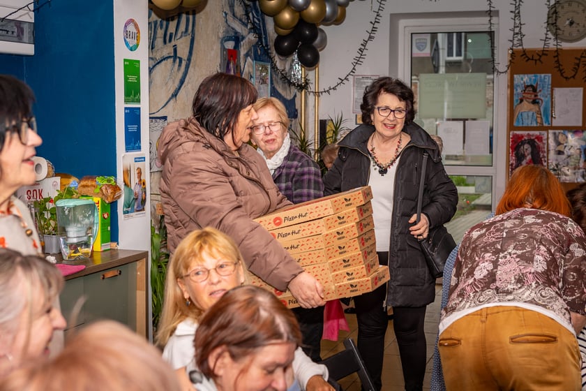 Dzień Kobiet w Rewirze Twórczym na Swojczycach, spotkanie z prezydentem Wrocławia Jackiem Sutrykiem