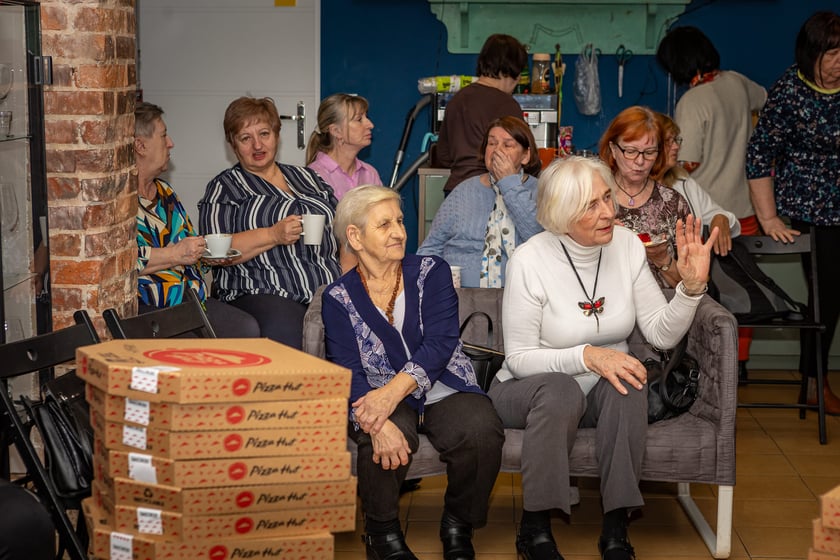 Dzień Kobiet w Rewirze Twórczym na Swojczycach, spotkanie z prezydentem Wrocławia Jackiem Sutrykiem