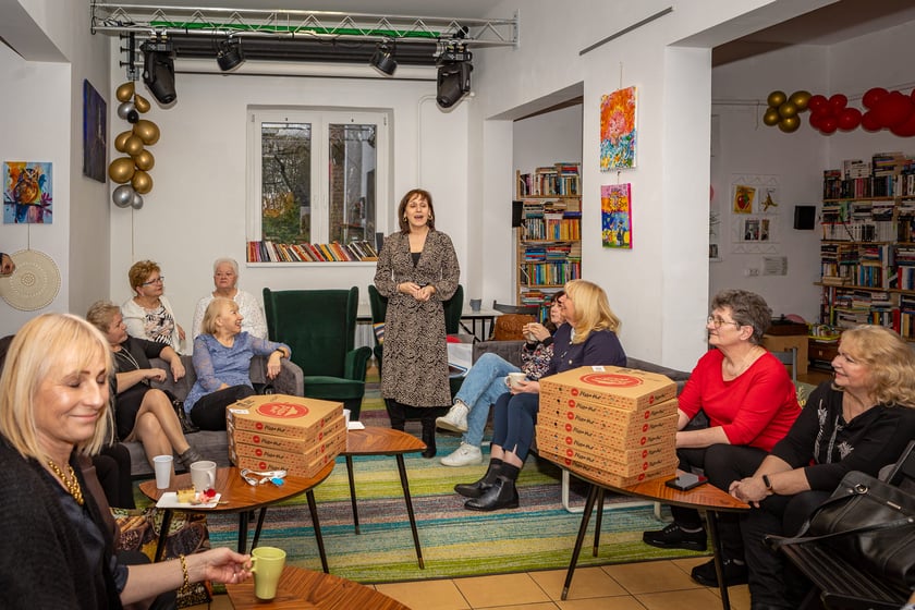 Dzień Kobiet w Rewirze Twórczym na Swojczycach, spotkanie z prezydentem Wrocławia Jackiem Sutrykiem