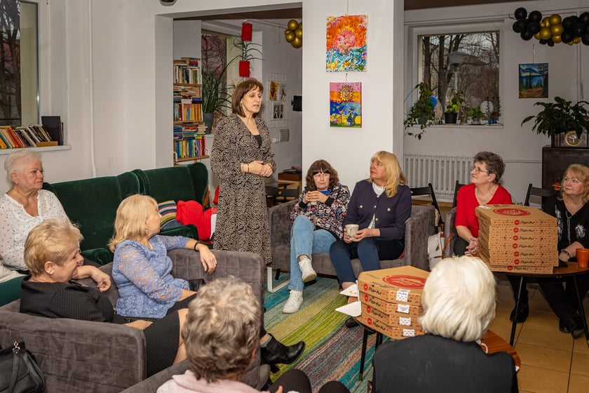 Dzień Kobiet w Rewirze Twórczym na Swojczycach, spotkanie z prezydentem Wrocławia Jackiem Sutrykiem