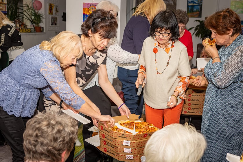 Dzień Kobiet w Rewirze Twórczym na Swojczycach, spotkanie z prezydentem Wrocławia Jackiem Sutrykiem