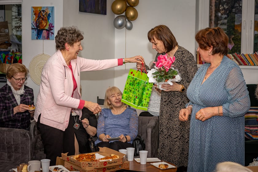 Dzień Kobiet w Rewirze Twórczym na Swojczycach, spotkanie z prezydentem Wrocławia Jackiem Sutrykiem