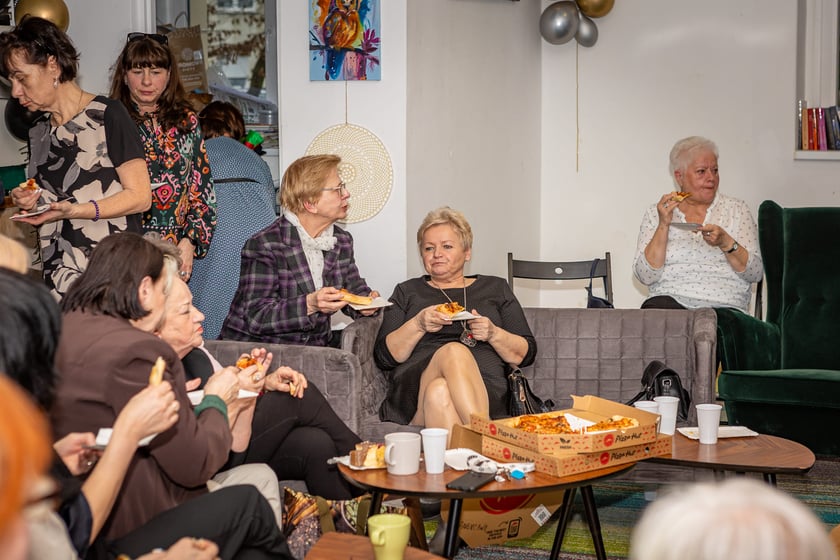 Dzień Kobiet w Rewirze Twórczym na Swojczycach, spotkanie z prezydentem Wrocławia Jackiem Sutrykiem