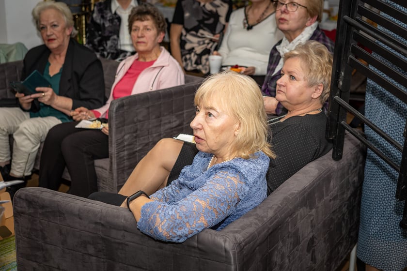 Dzień Kobiet w Rewirze Twórczym na Swojczycach, spotkanie z prezydentem Wrocławia Jackiem Sutrykiem