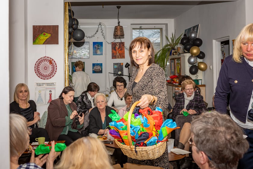 Dzień Kobiet w Rewirze Twórczym na Swojczycach, spotkanie z prezydentem Wrocławia Jackiem Sutrykiem