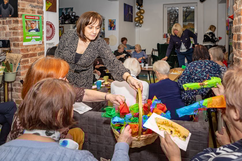 Dzień Kobiet w Rewirze Twórczym na Swojczycach, spotkanie z prezydentem Wrocławia Jackiem Sutrykiem