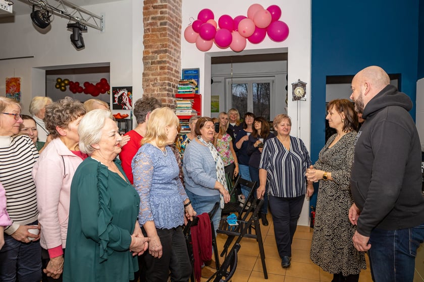 Dzień Kobiet w Rewirze Twórczym na Swojczycach, spotkanie z prezydentem Wrocławia Jackiem Sutrykiem