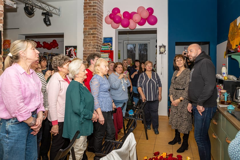 Dzień Kobiet w Rewirze Twórczym na Swojczycach, spotkanie z prezydentem Wrocławia Jackiem Sutrykiem