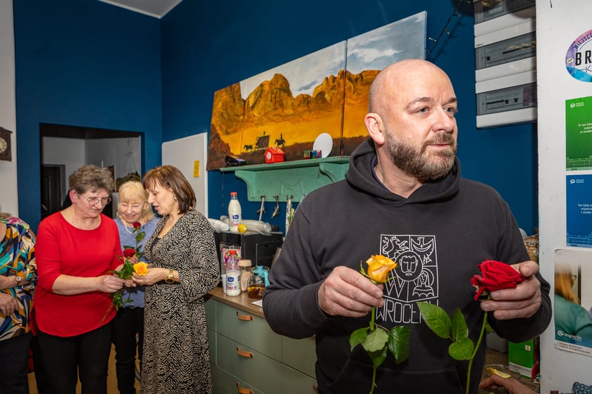 Dzień Kobiet w Rewirze Twórczym na Swojczycach, spotkanie z prezydentem Wrocławia Jackiem Sutrykiem