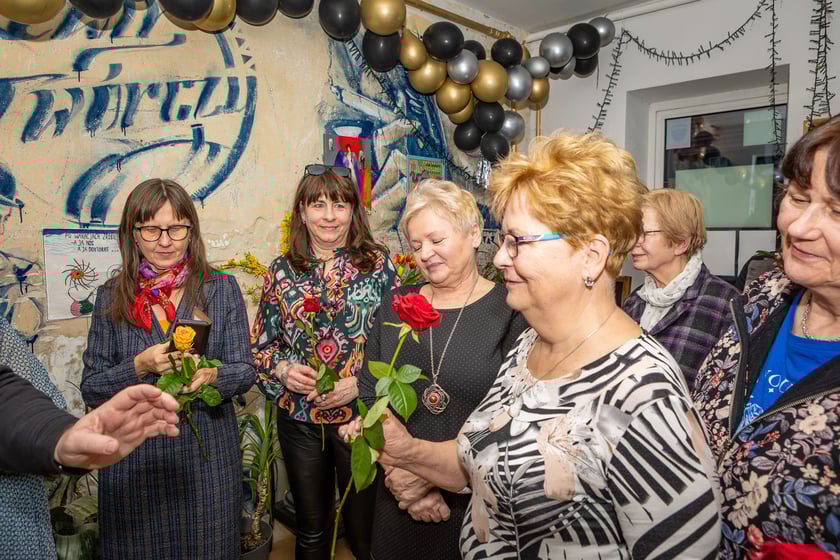 Dzień Kobiet w Rewirze Twórczym na Swojczycach, spotkanie z prezydentem Wrocławia Jackiem Sutrykiem