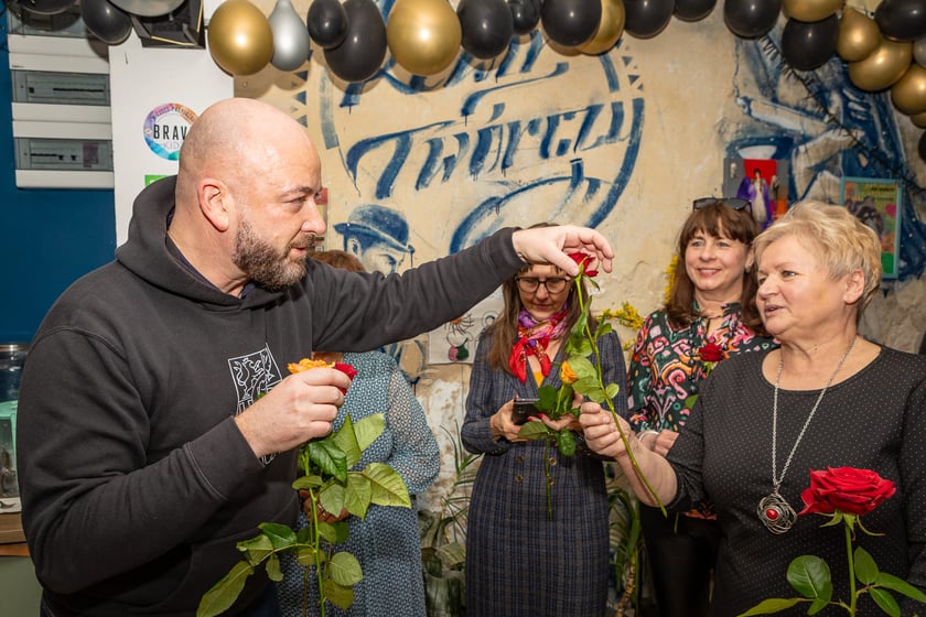 Dzień Kobiet w Rewirze Twórczym na Swojczycach, spotkanie z prezydentem Wrocławia Jackiem Sutrykiem