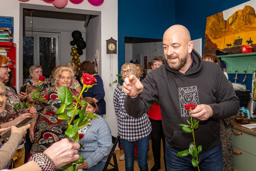 Dzień Kobiet w Rewirze Twórczym na Swojczycach, spotkanie z prezydentem Wrocławia Jackiem Sutrykiem