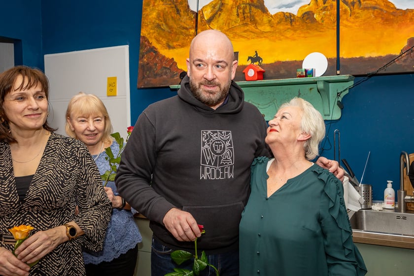 Dzień Kobiet w Rewirze Twórczym na Swojczycach, spotkanie z prezydentem Wrocławia Jackiem Sutrykiem