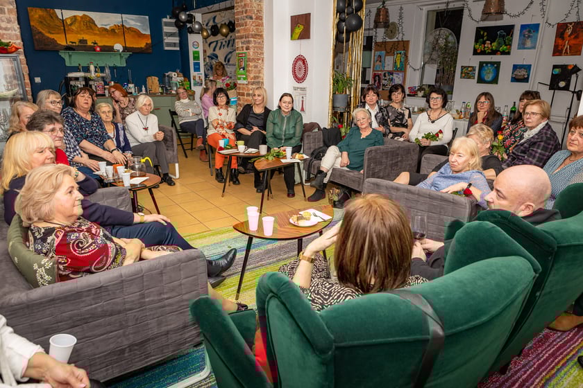 Dzień Kobiet w Rewirze Twórczym na Swojczycach, spotkanie z prezydentem Wrocławia Jackiem Sutrykiem