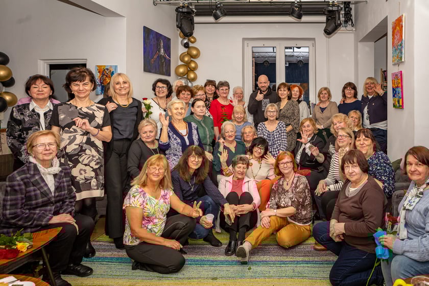 Dzień Kobiet w Rewirze Twórczym na Swojczycach, spotkanie z prezydentem Wrocławia Jackiem Sutrykiem