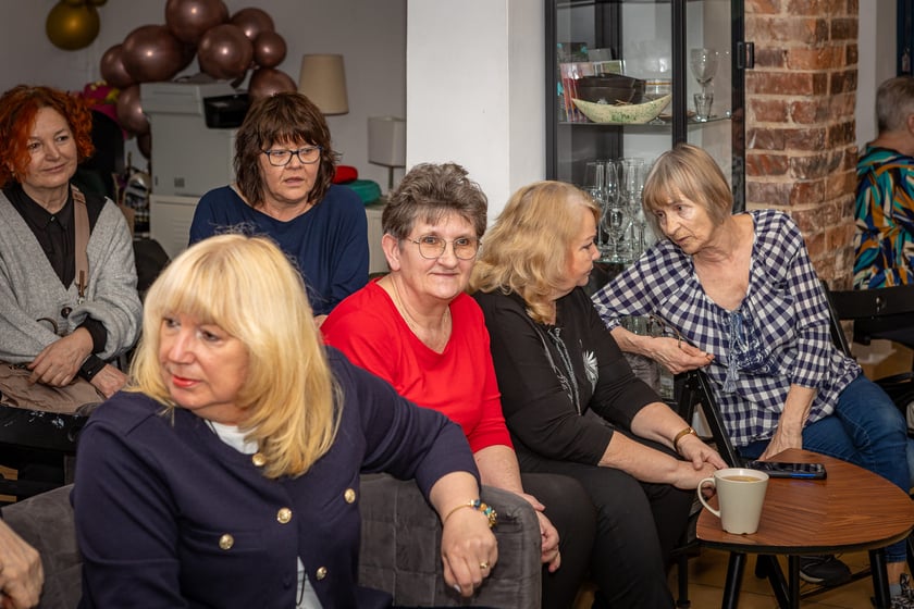 Dzień Kobiet w Rewirze Twórczym na Swojczycach, spotkanie z prezydentem Wrocławia Jackiem Sutrykiem