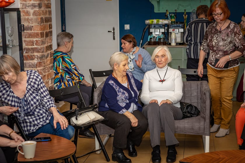 Dzień Kobiet w Rewirze Twórczym na Swojczycach, spotkanie z prezydentem Wrocławia Jackiem Sutrykiem