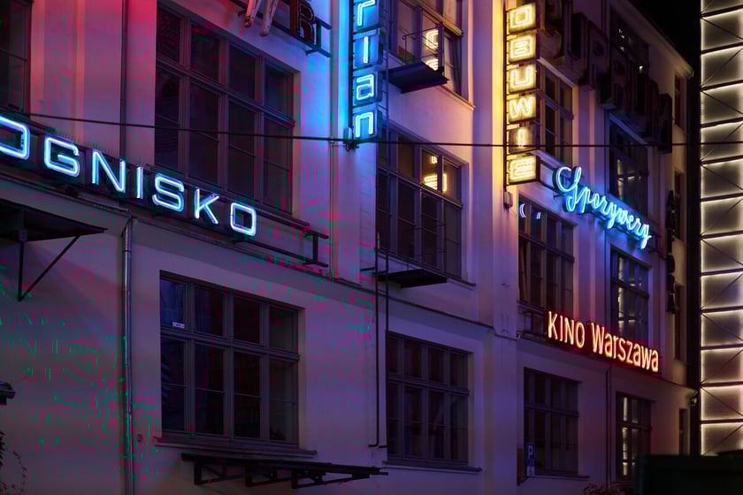 podwórko neonów przy ul. Ruskiej 46 we Wrocławiu